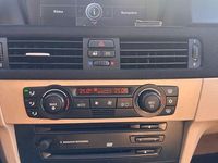 Second-hand BMW 330 258 CP (189 kW) 2006 Galben Berlinǎ