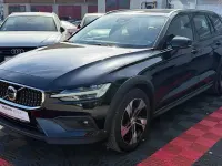 Używany Volvo V60 CC Plus 197 KM (144 kW) 2023 Czarny Kombi