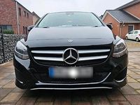 Usado Mercedes B200 136 HP (100 kW) 2017 Preto Monovolume