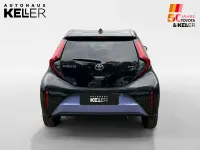 Neu Toyota Aygo X 117 PS (86 kW) 2026 Urban khaki / black SUV