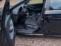 Gebraucht Hyundai i30 Premium 120 PS (88 kW) 2017 Schwarz Limousine
