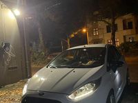 Gebraucht Ford Fiesta 95 PS (69 kW) 2013 Weiß Kleinwagen