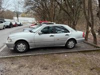 Gebraucht Mercedes C180 122 PS (89 kW) 1997 Grau Limousine
