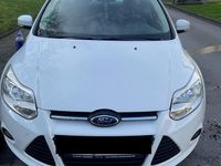 Gebraucht Ford Focus 101 PS (74 kW) 2014 Weiß Kombi
