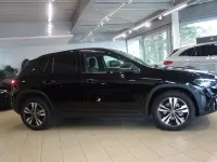 Gebraucht Mercedes GLA180 Progressive 136 PS (100 kW) 2024 Lack kosmosschwarz SUV