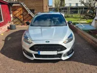 Usado Ford Focus Sport 290 CV (213 kW) 2015 Plateado Berlina