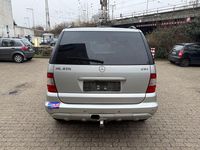 Gebraucht Mercedes ML270 163 PS (119 kW) 2003 Silber SUV
