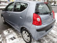 Gebraucht Nissan Pixo Acenta 68 PS (50 kW) 2010 Blau Kleinwagen