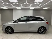 Gebraucht Mercedes B200 Sport 156 PS (114 kW) 2012 Silber (metallic) Kleinwagen