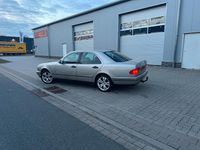 Gebraucht Mercedes E200 136 PS (100 kW) 1995 Gold Limousine