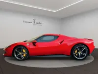 Gebraucht Ferrari 296 829 PS (609 kW) 2024 Rosso corsa ds 322 Coupé