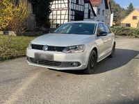 Gebraucht VW Jetta 105 PS (77 kW) 2012 Silber Limousine
