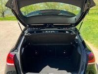 Second-hand Mercedes A200 163 CP (119 kW) 2018 Negru Berlinǎ