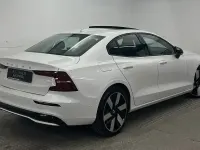 Gebraucht Volvo S60 Plus 455 PS (334 kW) 2025 Crystal white pearl (metallic) Limousine