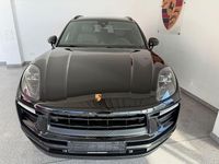 Gebraucht Porsche Macan 265 PS (194 kW) 2022 Tiefschwarz SUV