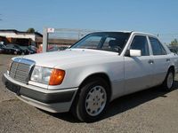 Gebraucht Mercedes 200 118 PS (86 kW) 1992 Weiß Limousine