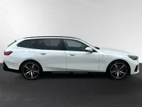 Gebraucht BMW i5 M Sport 250 kW (340 PS) 2025 Mineralweiss metallic Limousine