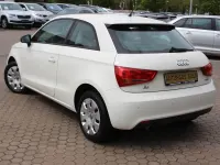 Gebraucht Audi A1 Attraction 86 PS (63 kW) 2011 Weiß Kleinwagen
