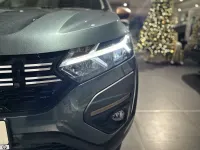 Neu Dacia Jogger Extreme 110 PS (80 kW) 2025 Grün Van / Kleinbus