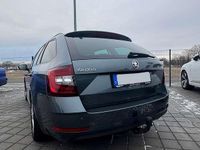 Gebraucht Skoda Octavia Clever 179 PS (131 kW) 2017 Grau Kombi