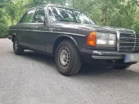 Gebraucht Mercedes E230 1981 Gold Limousine