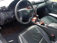 Second-hand Mercedes 200 122 CP (89 kW) 2004 Albastru Break