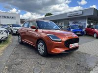Neu Suzuki Swift Club 83 PS (61 kW) 2025 Orange (flame orange pearl metallic) Kleinwagen