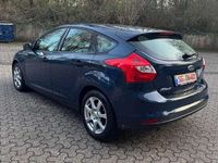 Używany Ford Focus Ambiente 101 KM (74 kW) 2013 Niebieski Hatchback