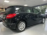 Gebraucht Mercedes B180 122 PS (89 kW) 2012 Kosmosschwarz Kleinwagen