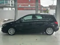 Gebraucht Mercedes B180 122 PS (89 kW) 2012 Schwarz Kleinwagen