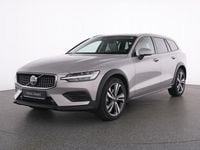 Gebraucht Volvo V60 CC Plus 197 PS (144 kW) 2023 Silber silver dawn / metallic Kombi