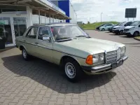 Gebraucht Mercedes E230 136 PS (100 kW) 1982 Grünmetallic Limousine