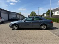 Gebraucht Mercedes E280 Avantgarde 177 PS (130 kW) 2004 Blau Limousine