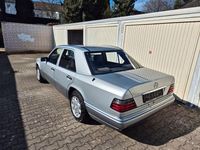 Gebraucht Mercedes E280 Sportline 193 PS (141 kW) 1994 Silber Limousine