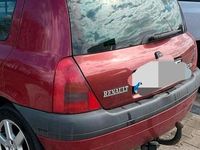 Second-hand Renault Clio II 75 CP (55 kW) 2000 Roșu Hatchback