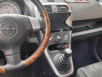 Gebraucht Opel Agila 68 PS (50 kW) 2014 Weiß Kleinwagen