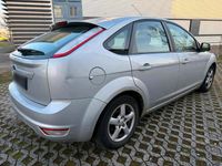 Gebraucht Ford Focus 100 PS (73 kW) 2009 Silber Limousine