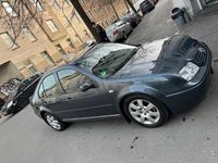 Gebraucht VW Bora 115 PS (84 kW) 2002 Blau Kleinwagen