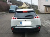 Gebraucht Peugeot e-2008 Allure 100 kW (136 PS) 2023 Weiß SUV