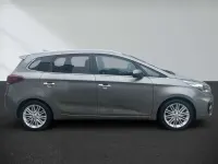 Gebraucht Kia Carens Vision 166 PS (122 kW) 2018 Titaniumsilber metallic Van / Kleinbus