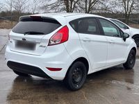 Gebraucht Ford Fiesta 101 PS (74 kW) 2013 Weiß Kleinwagen