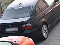 Gebraucht BMW 320 174 PS (127 kW) 2007 Schwarz Limousine