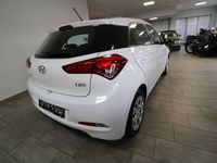 Gebraucht Hyundai i20 84 PS (61 kW) 2016 Weiß Limousine