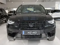 Neu Volvo XC40 Plus 163 PS (119 kW) 2026 Onyx schwarz SUV