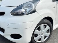Gebraucht Toyota Aygo 68 PS (50 kW) 2009 Weiß Kleinwagen