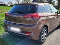 Gebraucht Hyundai i20 Trend 84 PS (61 kW) 2016 Braun Kleinwagen