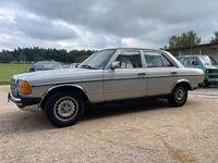 Gebraucht Mercedes 200 109 PS (80 kW) 1984 Silber Limousine