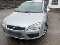 Gebraucht Ford Focus Ghia 101 PS (74 kW) 2005 Silber Kombi