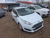 Gebraucht Ford Fiesta Titanium 125 PS (91 kW) 2013 Weiß Kleinwagen