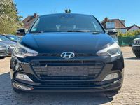 Gebraucht Hyundai i20 Passion 101 PS (74 kW) 2017 Schwarz Limousine